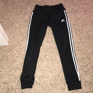 Barely worn adidas sweatpants!!